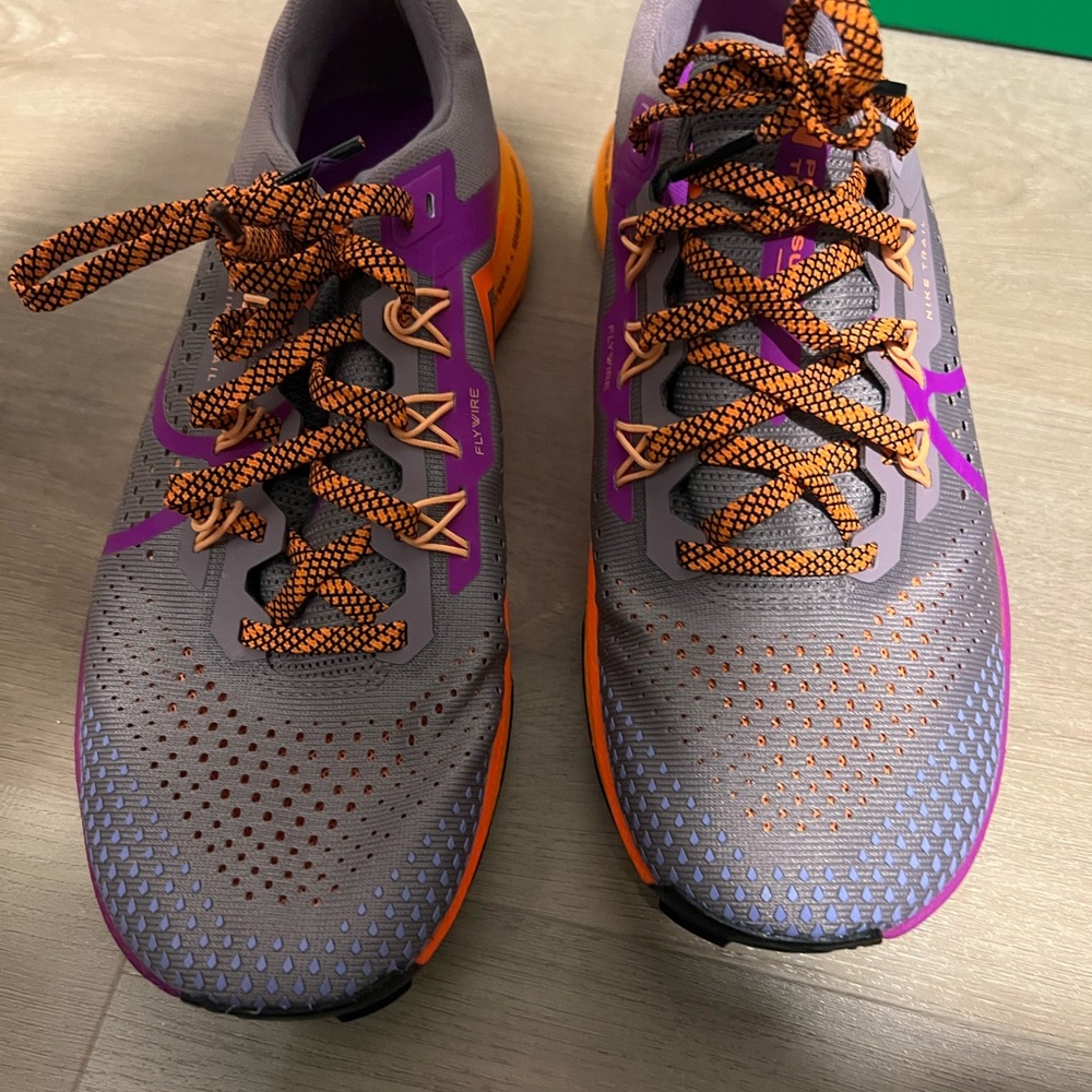 Nike trail women’s sneaker brand new